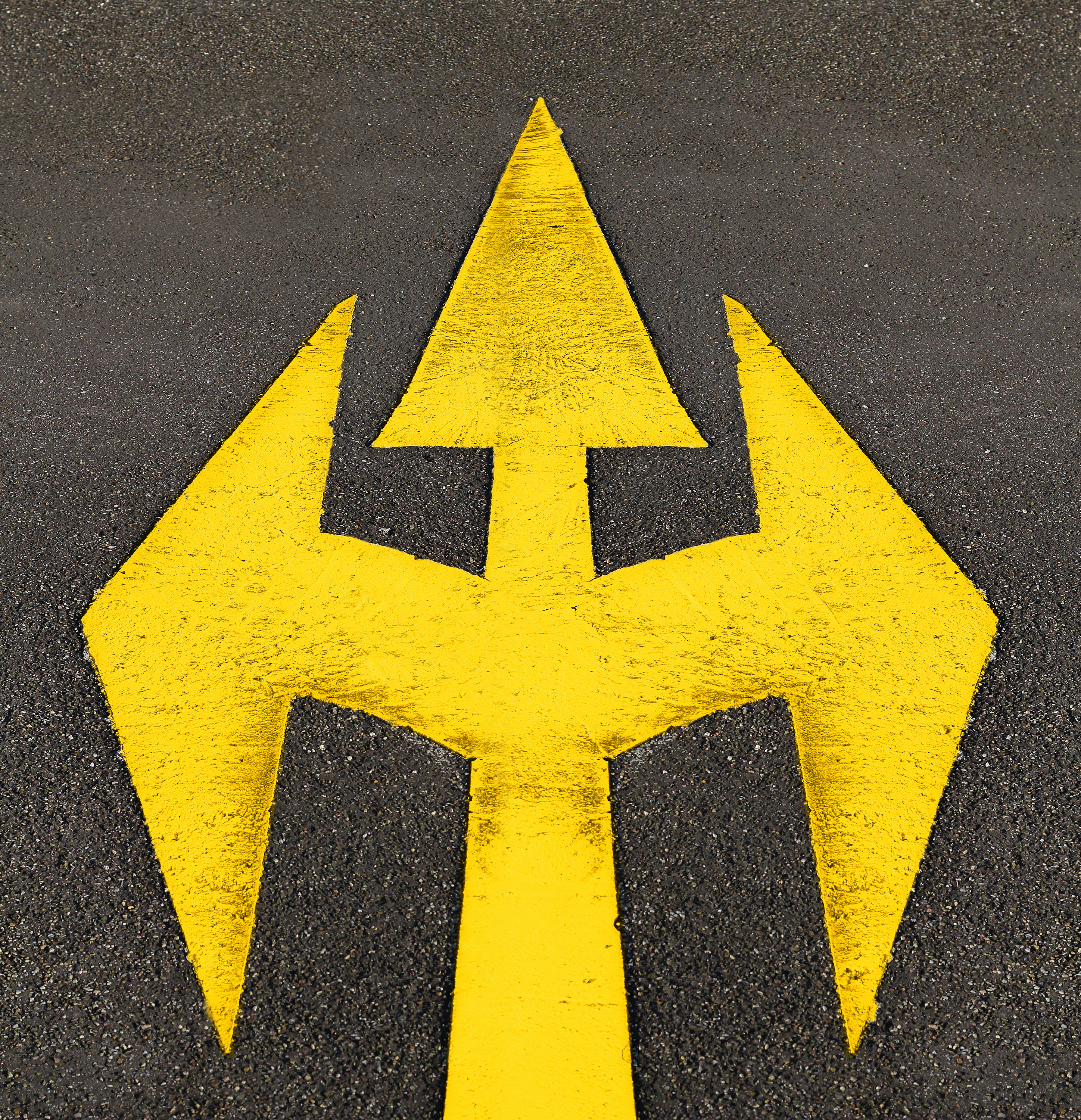 Arrow in three directions as a symbol for the alternatives to PeniMaster.